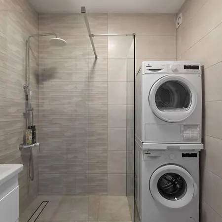 Old Town Apartment *